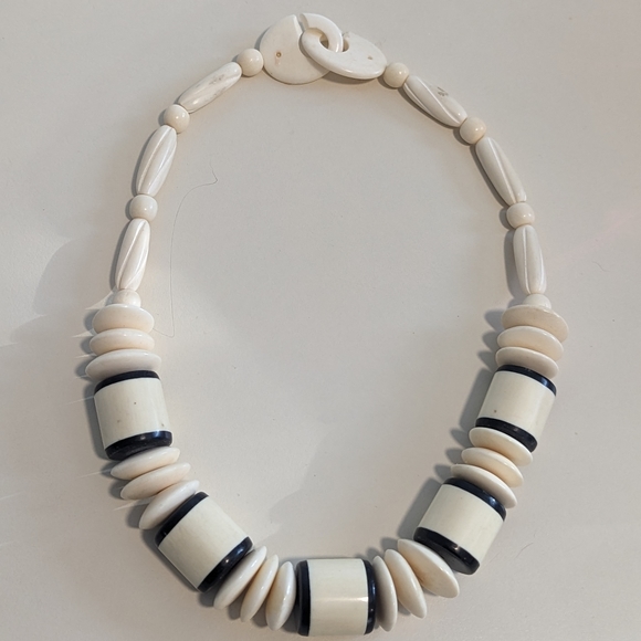 Vintage Monies Avant Garde Chunky Carved Bone Necklace with Interlocking Clasp - Picture 2 of 5